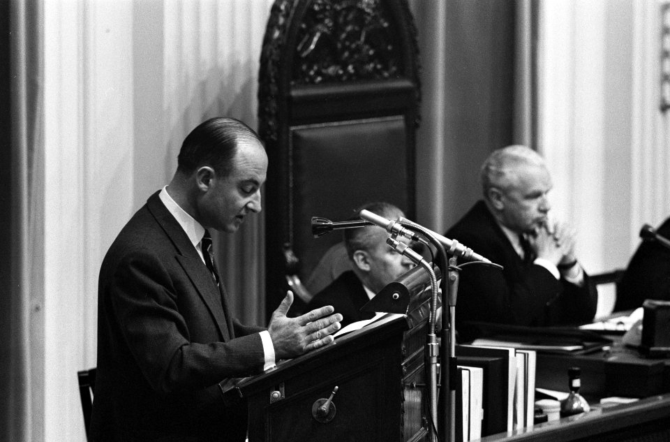 Fractievoorzitter van de KVP Norbert Schmelzer aan het woord, Bestanddeelnr 918-4285