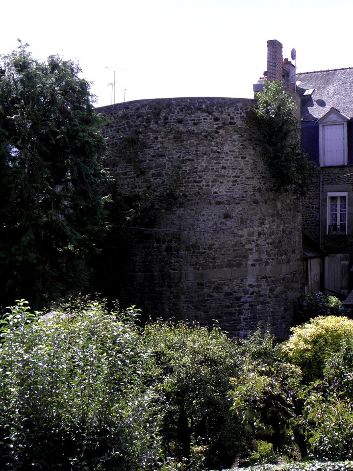 Fougères (35) Porte de Rillé - Tour isolée - 01