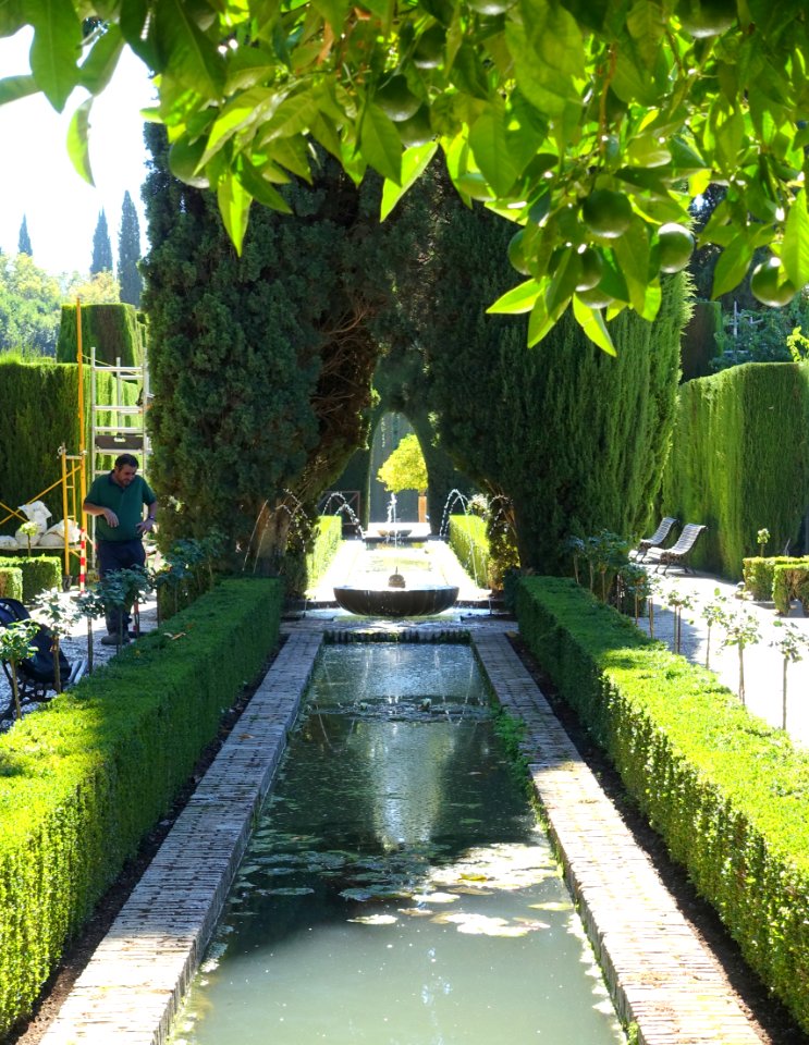 Fountains in Jardines Bajos (Generalife) - Alhambra, Granada, Spain - DSC07742
