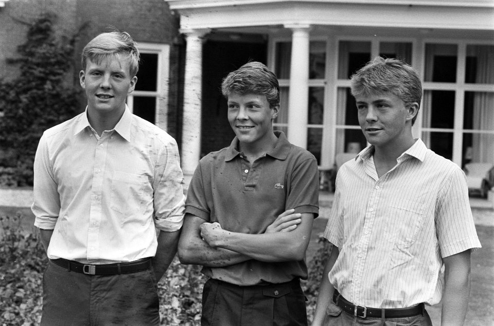 Foto-uurtje Koninklijke Familie op Huis Ten Bosch vlnr de Prinsen Willem Alexa, Bestanddeelnr 933-7242