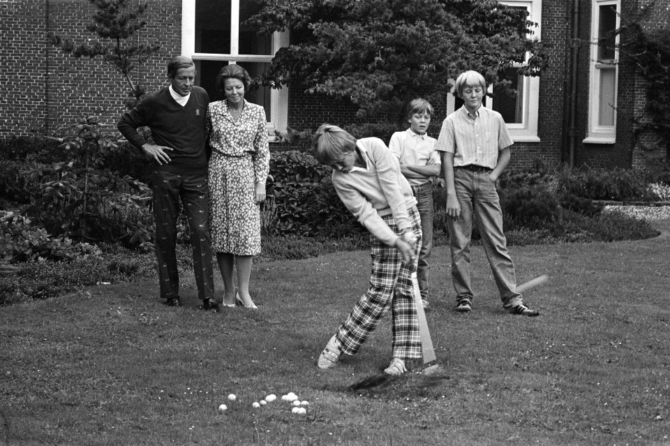 Foto-uurtje Koninklijke Familie op Huis ten Bosch Johan Friso speelt golf (ook, Bestanddeelnr 932-2831