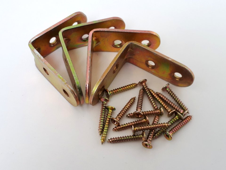 Four bronze angle brackets - 4 x 4 cm - with screws - A