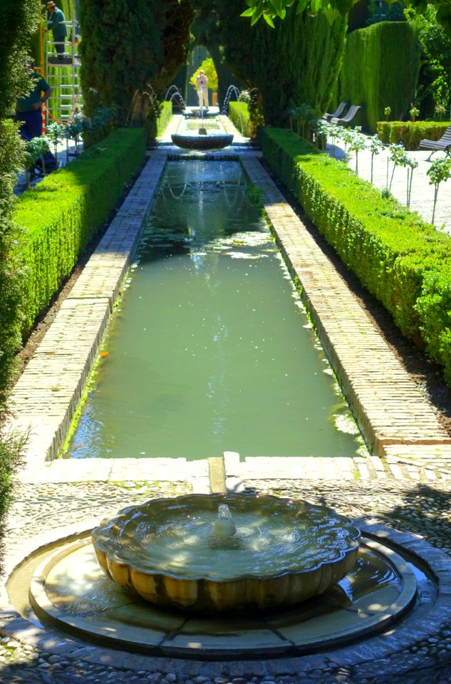 Fountains in Jardines Bajos (Generalife) - Alhambra, Granada, Spain - DSC07748