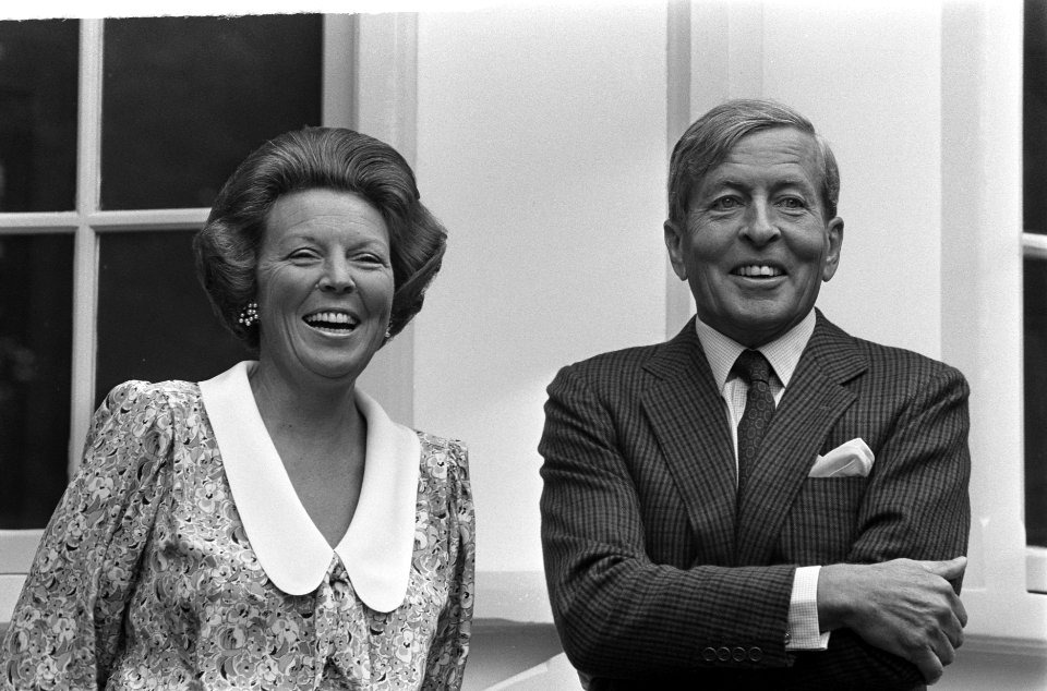 Foto-uurtje Koninklijke Familie op Huis Ten Bosch Koningin Beatrix en Prins Cl, Bestanddeelnr 933-7237