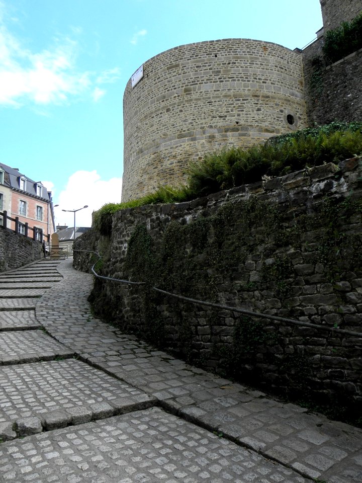 Fougères (35) Tour Montfromery 01
