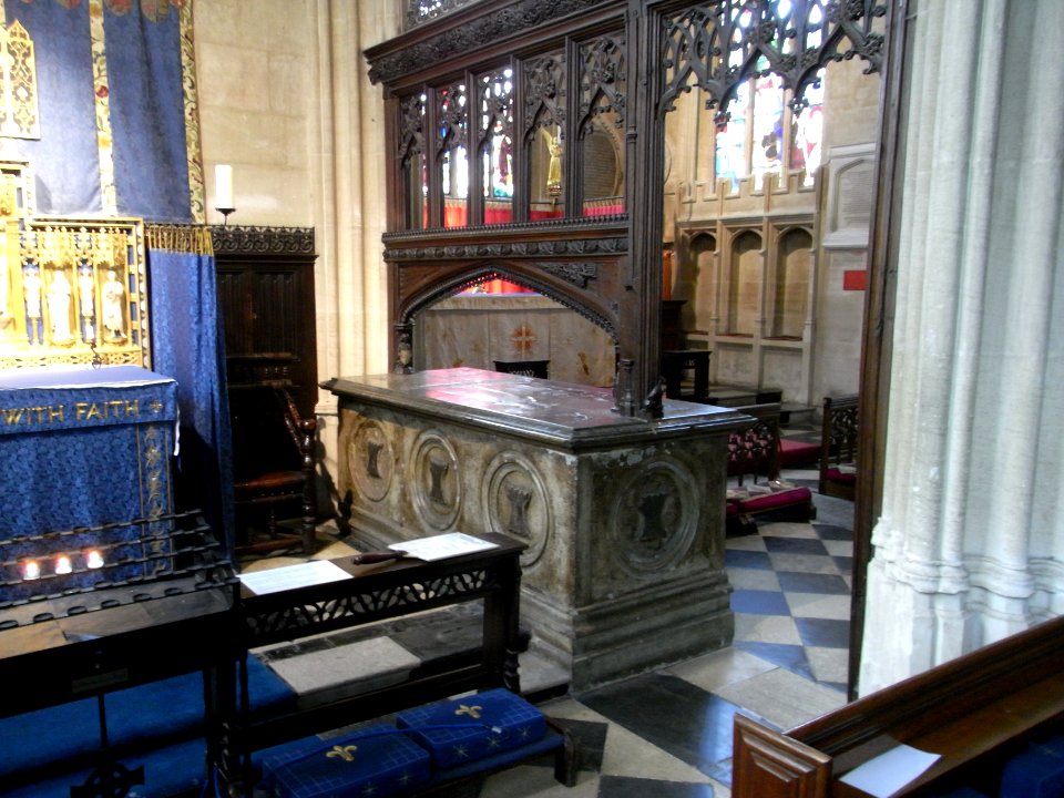 Founder'sTombFairford
