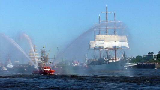 Hamburg port birthday 2011 spout parade