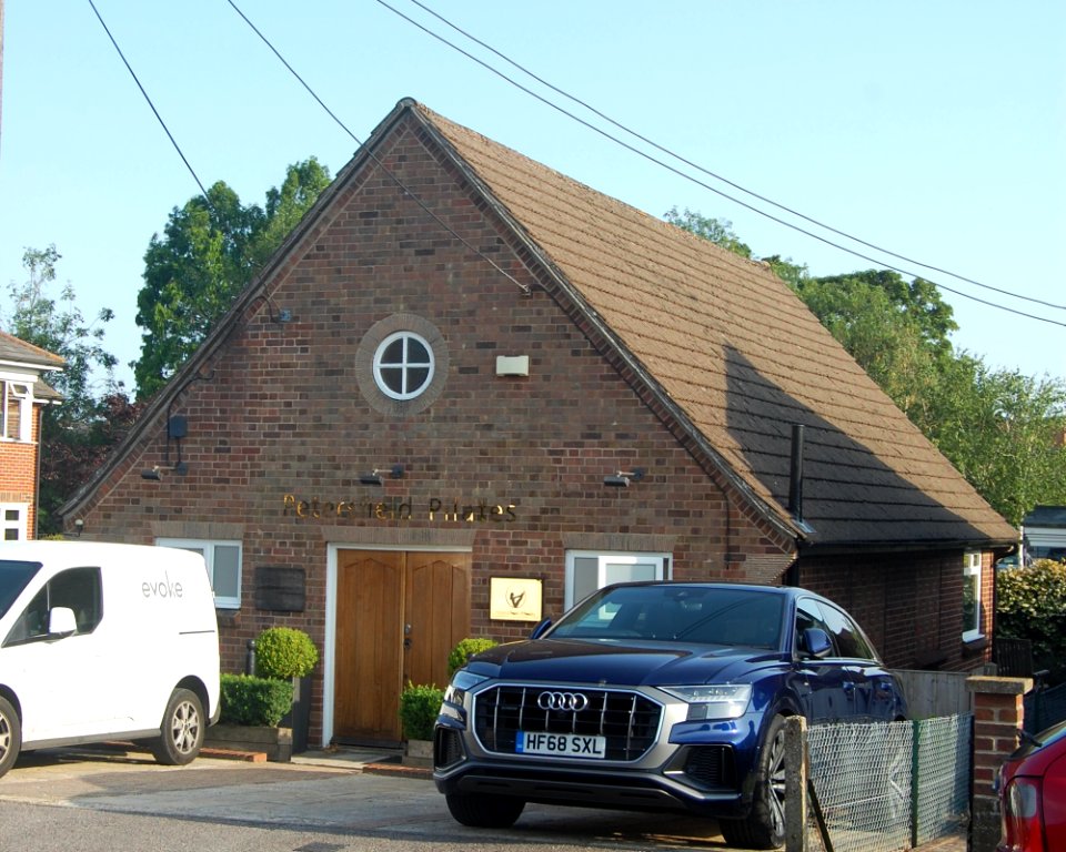 Former Barham Road Meeting Room, Barham Road, Petersfield (July 2019) (2)