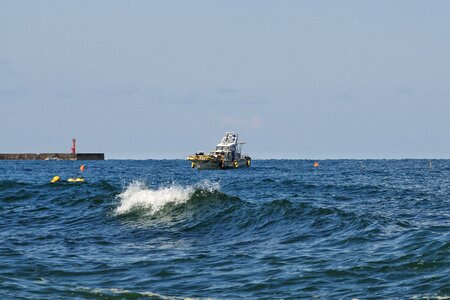 Sea wave ship photo