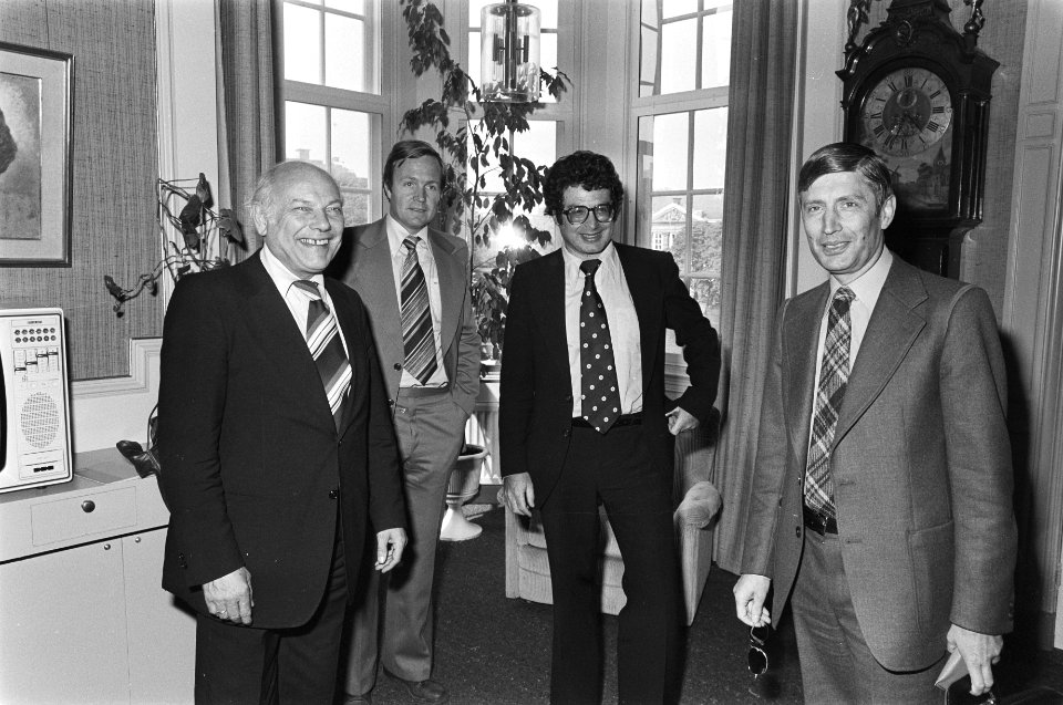 Formateur Den Uyl ontvangt lijststrekkers CDA, PvdA, D vlnr Terlouw, Van Thi, Bestanddeelnr 929-2409