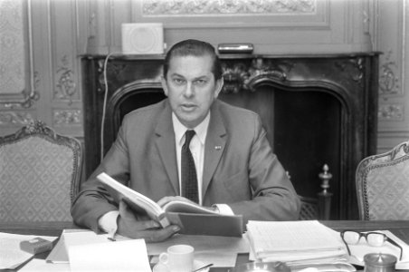 Formateur Biesheuvel (fractievoorzitter ARP) achter zijn bureau in het gebouw v…, Bestanddeelnr 924-6877