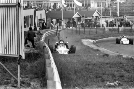 Formule Vee racewagen in de berm gereden, Bestanddeelnr 928-0588