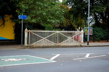 Former Level Crossing Gate, Edinburgh Road, Portsmouth (October 2017) (1)