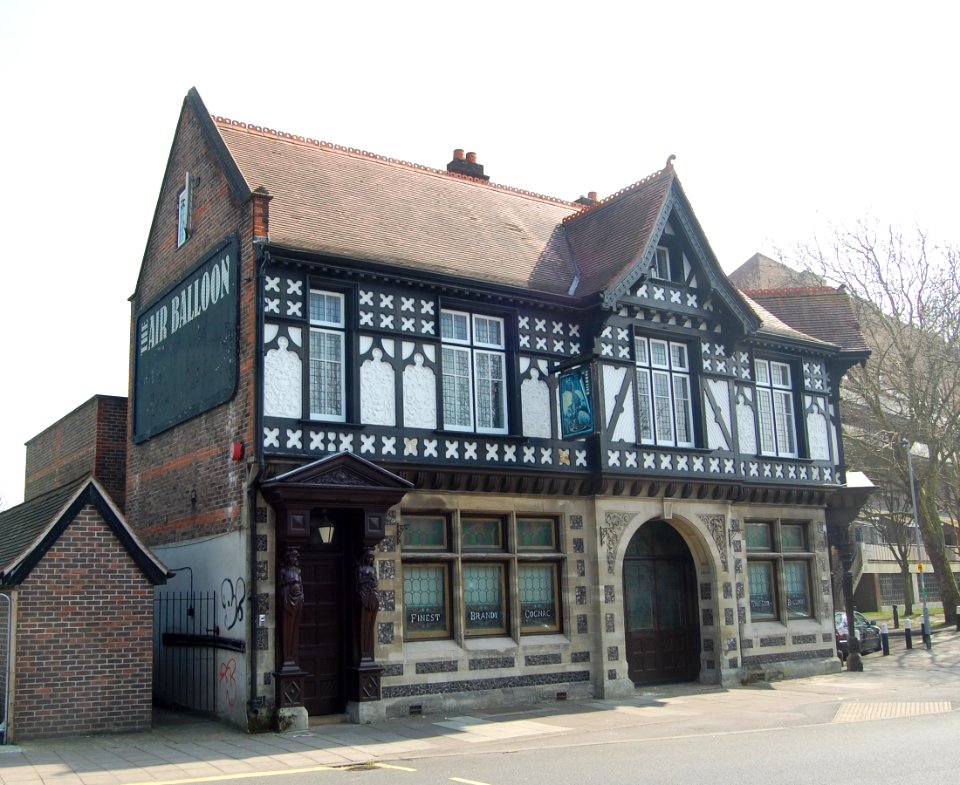 Former Air Balloon pub, Mile End Road, Rudmore, Portsmouth (NHLE Code 1103832) (March 2019) (1)