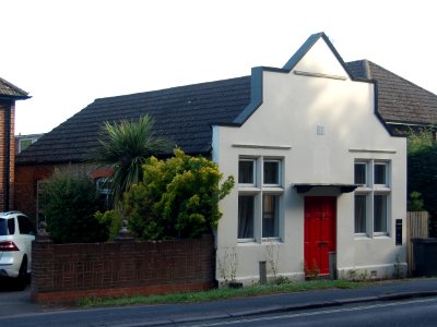 Former Independent Methodist Chapel, London Road, Horndean (May 2019) (1)