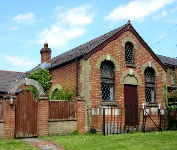 Former Mark's Corner Methodist Chapel, Mark's Corner, Isle of Wight (May 2016) (4)