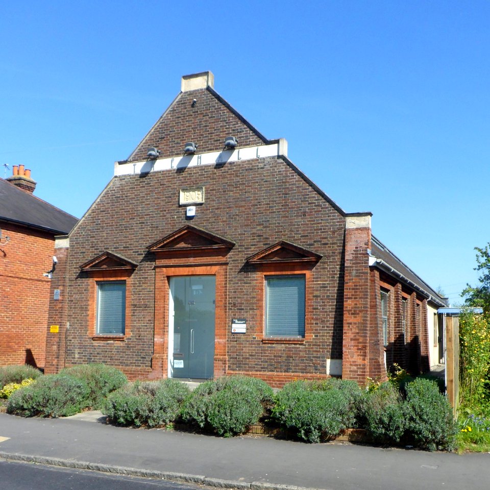 Former Mission Hall, Stoke Road, Bellfields, Guildford (April 2014, from Southwest)