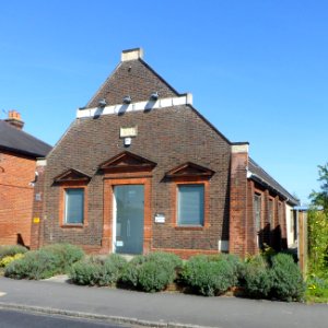 Former Mission Hall, Stoke Road, Bellfields, Guildford (April 2014, from Southwest)