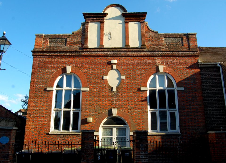 Former Independent Meeting House, 10 The Pallant, Havant (NHLE Code 1092127) (May 2019) (2)