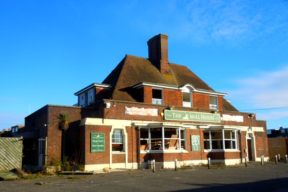 Former Mill House pub, Mill Lane, Downs Park, Portslade (November 2015) (3)