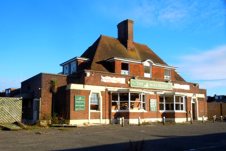 Former Mill House pub, Mill Lane, Downs Park, Portslade (November 2015) (2)