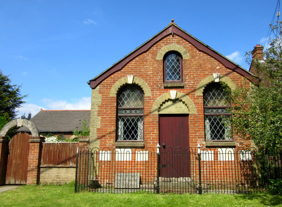 Former Mark's Corner Methodist Chapel, Mark's Corner, Isle of Wight (May 2016) (3)