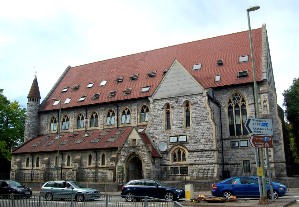 Former Church of the Resurrection, Romsey Road, Eastleigh (NHLE Code 1322701) (June 2019) (5)