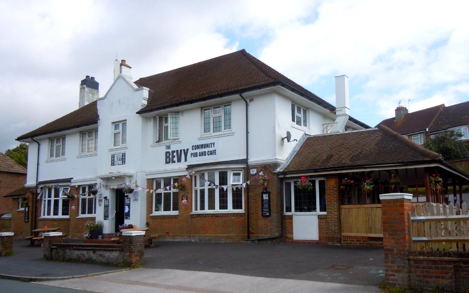 Former Bevendean Hotel (now The Bevy pub), Hillside, Moulsecoomb (August 2017) (2)