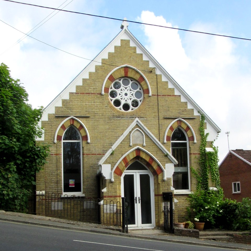 Former Carisbrooke Methodist Chapel, The Middle Road, Carisbrooke (May 2016) (1)
