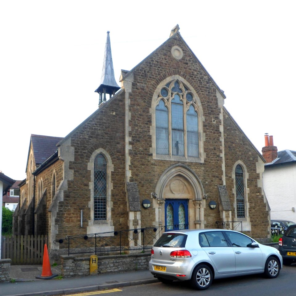 Former Methodist Chapel (1895), Kings Road, Shalford (May 2014) (2)