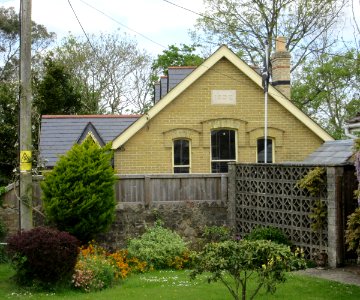 Former Methodist Chapel (originally Sunday School), Havenstreet Main Road, Havenstreet (May 2016) (1)