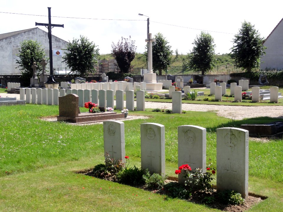 Foreste Communal Cemetery (Aisne) CWGC 03