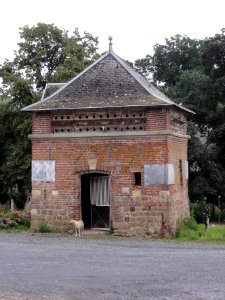 Foreste (Aisne) tour-pigeonnier