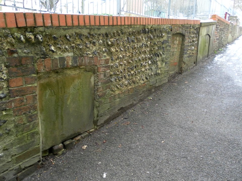Former Graveyard at St Nicholas' Church, Dyke Road, Brighton (January 2013) (2)