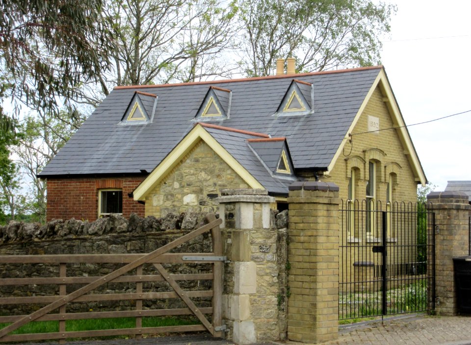 Former Methodist Chapel (originally Sunday School), Havenstreet Main Road, Havenstreet (May 2016) (2)