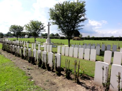 Forest-en-Cambrésis (Nord, Fr) cimetière, tombes de guerre CWGC