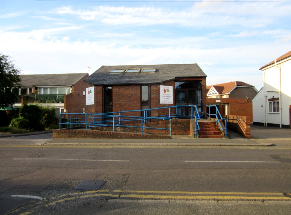 Former Trinity United Reformed Church, Queens Road, Hersham (June 2015) (1)