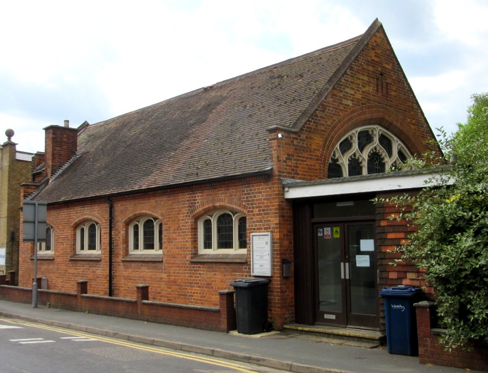 Former Three Counties Church, Kings Road, Haslemere (June 2015) (2)