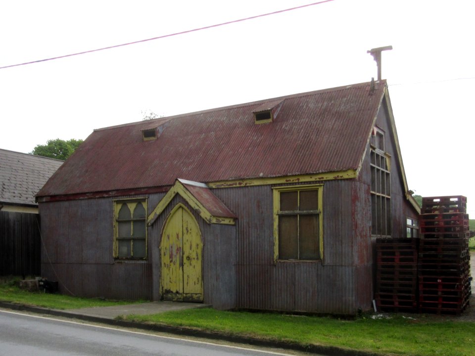 Former St Barnabas' Church, Blackwater Hollow (A3020), Blackwater, Isle of Wight (May 2016) (4)
