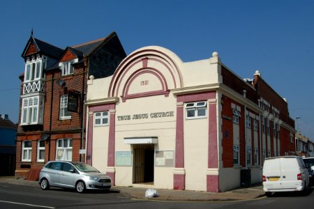 Former Spotted Cow pub and True Church of Jesus, North End Avenue, North End, Portsmouth (March 2019) (2)