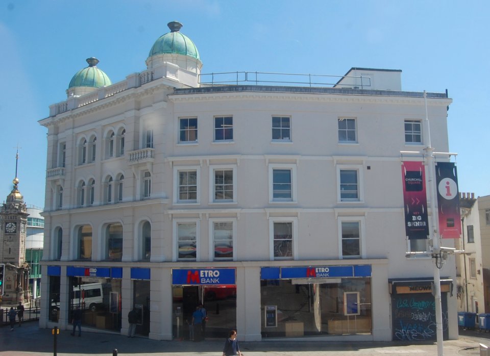 Former Sopers Drapery Building at 82 North Street (corner of Western Road), Brighton (May 2020) (1)