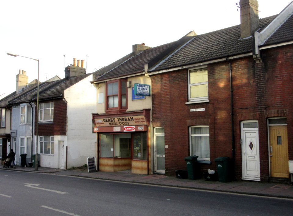 Former Shop at Upper Hollingdean Road, Hollingdean, Brighton (November 2015)