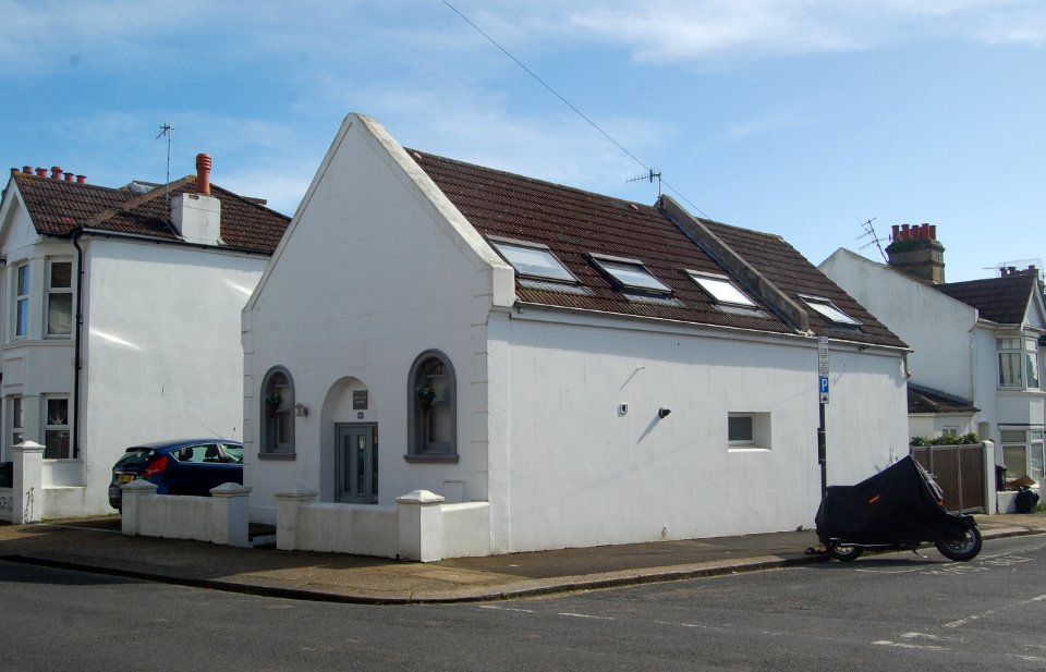 Former Society of Dependents Chapel, Payne Avenue, Aldrington (March 2020) (2)