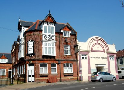 Former Spotted Cow pub and True Church of Jesus, North End Avenue, North End, Portsmouth (March 2019) (1)