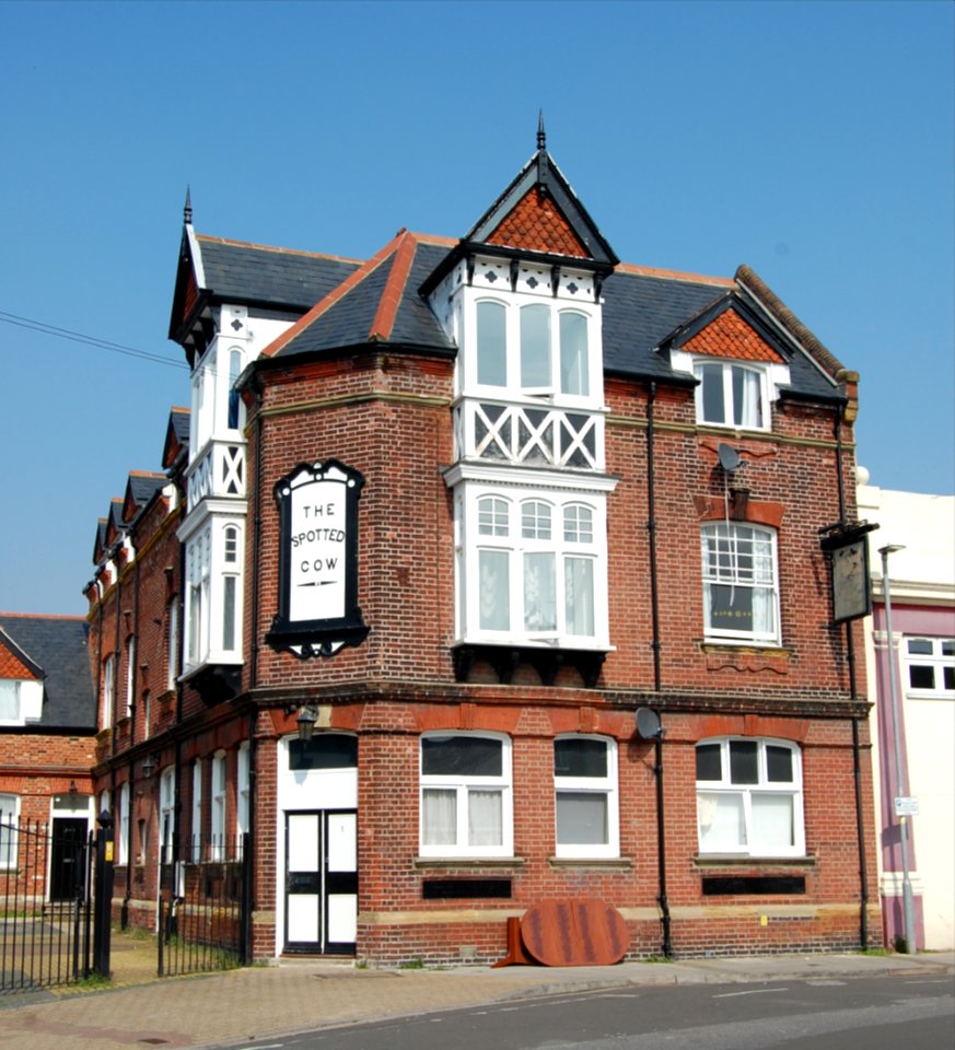 Former Spotted Cow pub, North End Avenue, North End, Portsmouth (March 2019) (2)