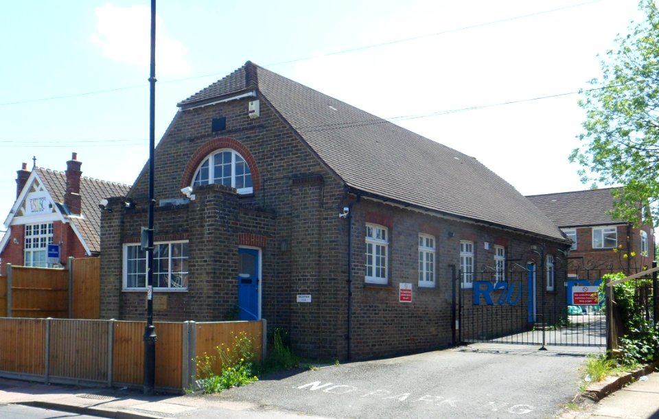 Former Wesley Hall (Methodist Chapel), High Street, Lingfield (May 2013) (5)