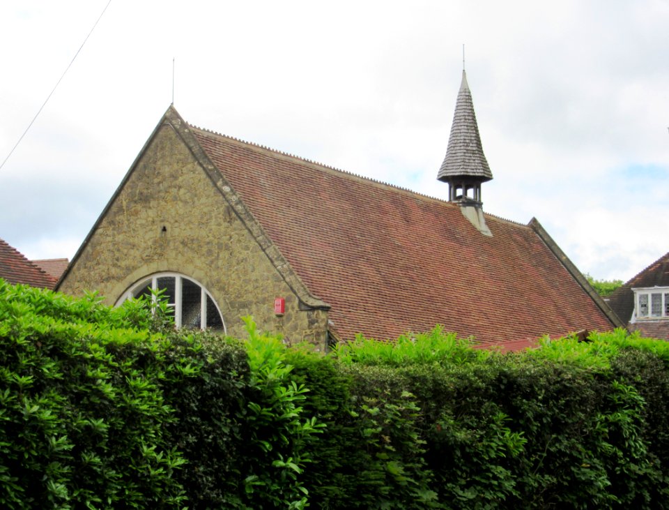 Former United Reformed Church, Tower Road, Hindhead (June 2015) (1)