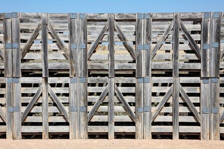 Earth frame pallet wall