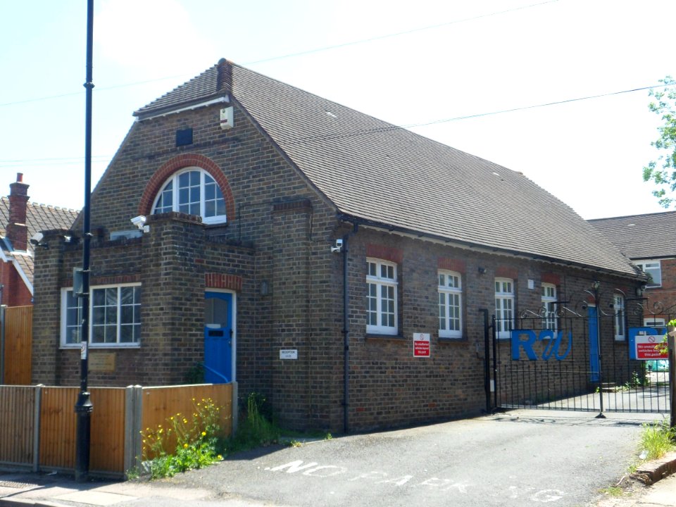 Former Wesley Hall (Methodist Chapel), High Street, Lingfield (May 2013) (4)