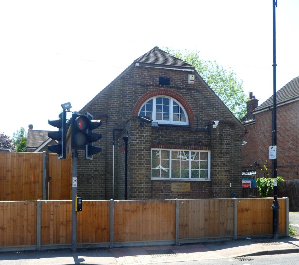 Former Wesley Hall (Methodist Chapel), High Street, Lingfield (May 2013) (1)